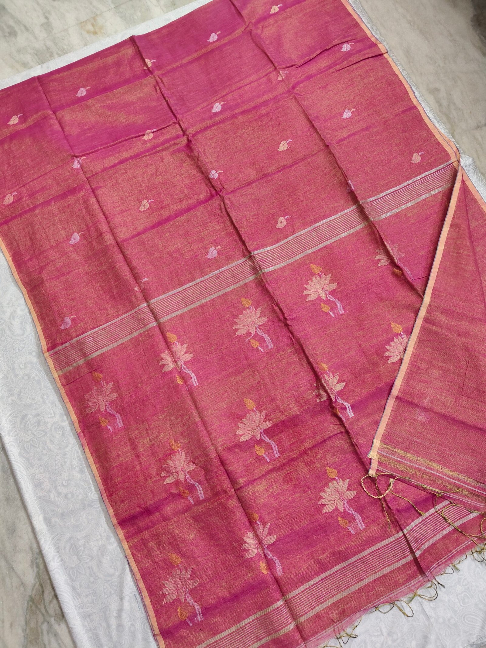 oplus_34 Tissue Lenin Handwoven Jamdani Saree with Lotus Buty (TLJL14) - Image 1
