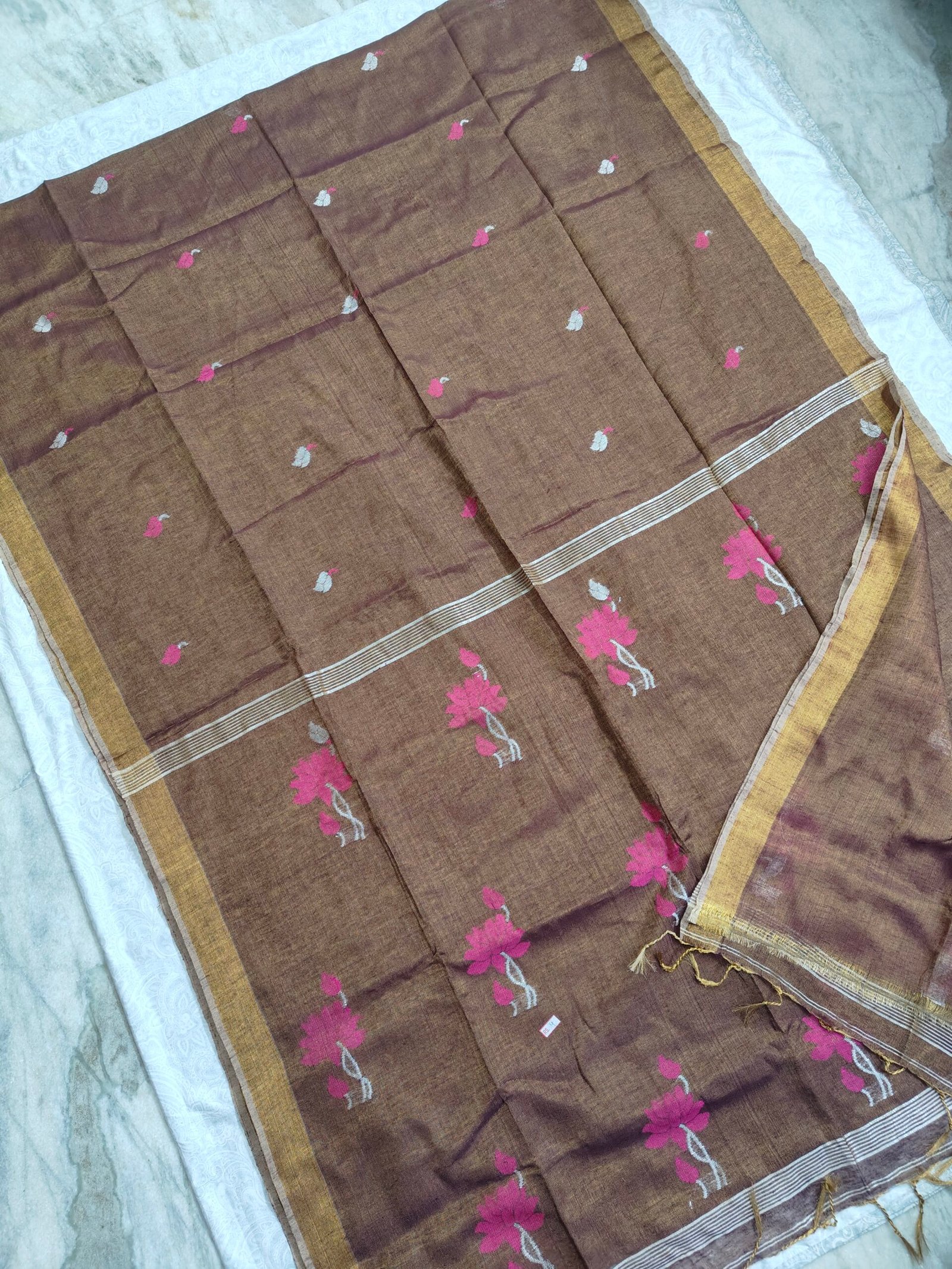 oplus_2097186 Tissue Lenin Handwoven Jamdani Saree with Lotus Buty (TLJL15) - Image 1