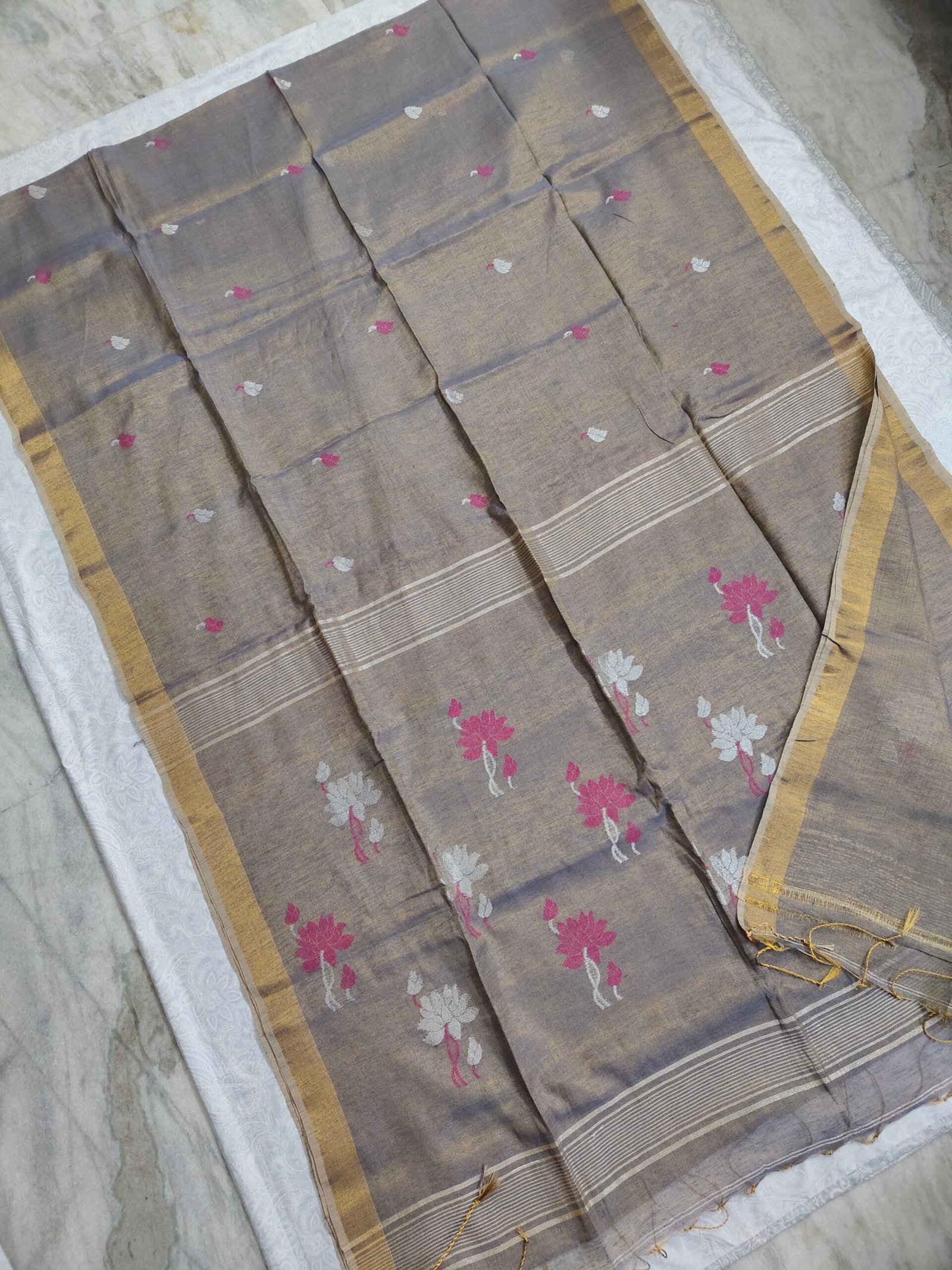 oplus_34 Tissue Lenin Handwoven Jamdani Saree with Lotus Buty (TLJL16) - Image 1