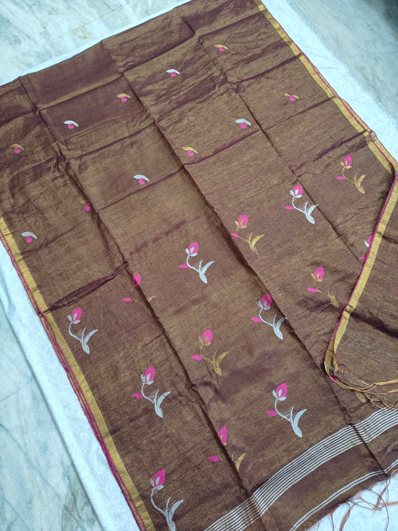 oplus_2097186 Tissue Lenin Handwoven Jamdani Saree with Tulip Buty (TLJT17) - Image 1