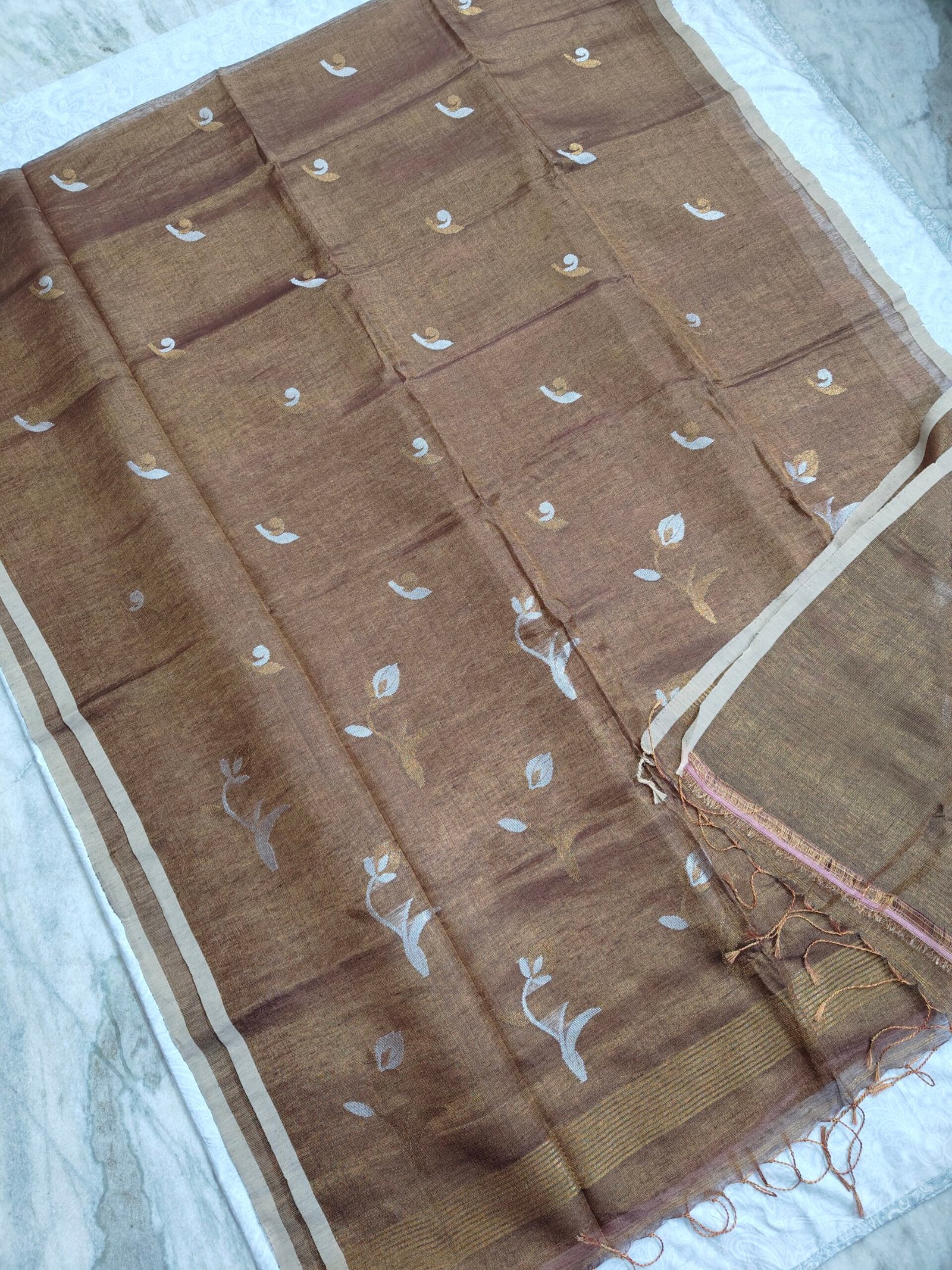 oplus_2097186 Tissue Lenin Handwoven Jamdani Saree with Tulip Buty (TLJT18) - Image 1