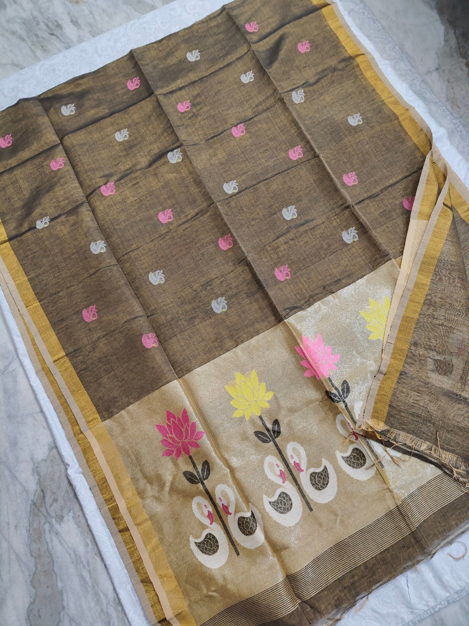 oplus_34 Tissue Lenin Handwoven Jamdani Saree with Paithani Pallu (TLPJ15) - Image 1